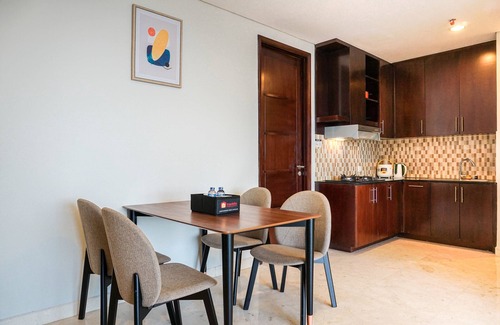 Karet Apartamento | Cozy 2BR at Empyreal Epicentrum Apartment By Travelio