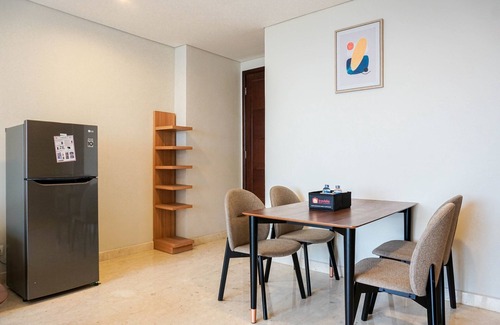 Karet Apartamento | Cozy 2BR at Empyreal Epicentrum Apartment By Travelio