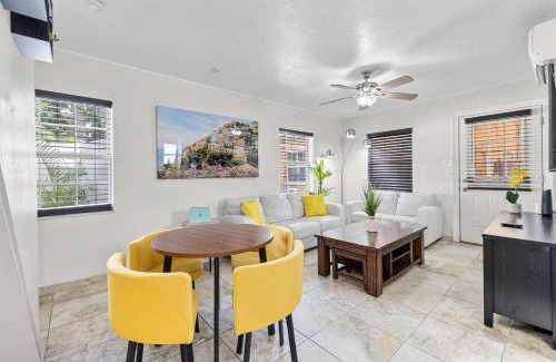 St. Petersburg - Clearwater Casa | Cozy 2BR - Beach & Trail - Bikes, Fire Pit