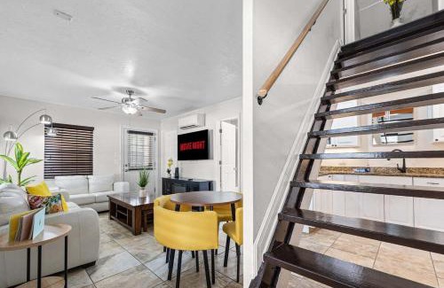 St. Petersburg - Clearwater Casa | Cozy 2BR - Beach & Trail - Bikes, Fire Pit