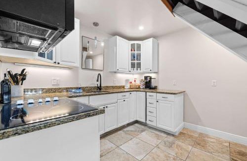 St. Petersburg - Clearwater Casa | Cozy 2BR - Beach & Trail - Bikes, Fire Pit