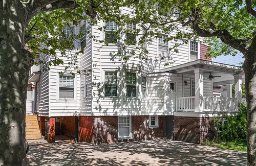 Ventnor City Apartamento | Charming 2BR with Parking, 1 Block from Beach