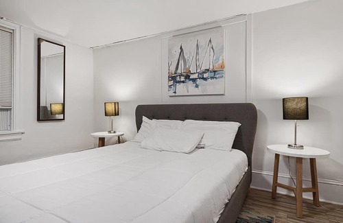 Ventnor City Apartamento | Charming 2BR with Parking, 1 Block from Beach