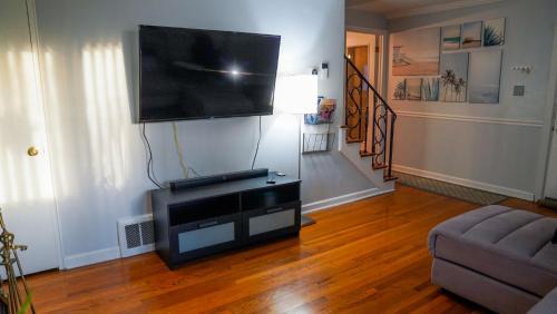 Near East Columbus Casa | Cozy 2BR Condo near Franklin Park and Downtown