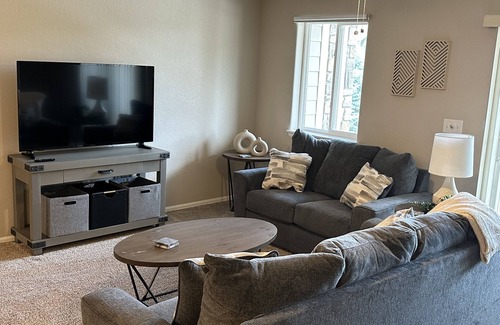 Greeley Condominio | Cozy 2BR condo near hospitals/shopping! Family-sized condo with pool/fitness!