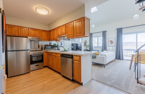 Vernon Condominio | Cozy 2BR condo w/ valley views