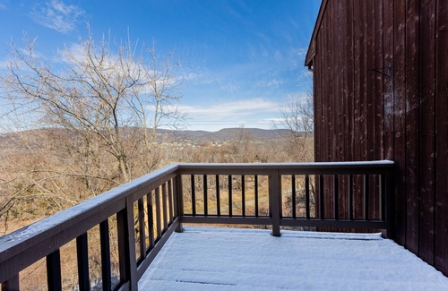 Vernon Condominio | Cozy 2BR condo w/ valley views