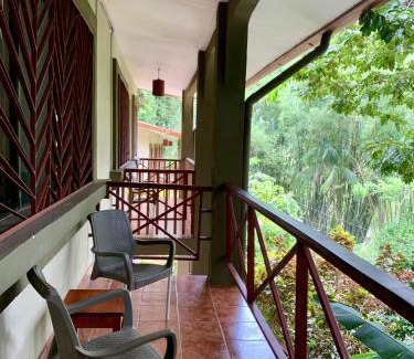 Quepos Apartamento | Cozy 2BR EcoCondo 3 w Free Security WiFi