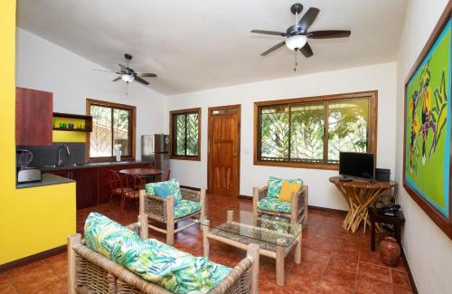 Quepos Apartamento | Cozy 2BR EcoCondo 3 w Free Security WiFi