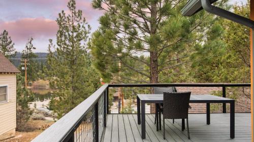 Fawnskin Casa | Cozy 2BR Fawnskin Cabin Big Bear Lake Hiking Trails Snow Summit Nearby