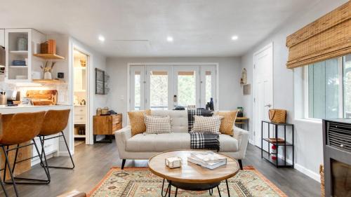 Fawnskin Casa | Cozy 2BR Fawnskin Cabin Big Bear Lake Hiking Trails Snow Summit Nearby