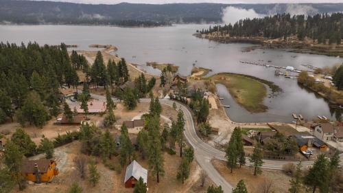 Fawnskin Casa | Cozy 2BR Fawnskin Cabin Big Bear Lake Hiking Trails Snow Summit Nearby