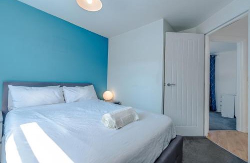 Chute Forest Apartamento | Cozy 2BR flat near Stonehenge w/balcony