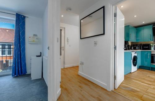 Chute Forest Apartamento | Cozy 2BR flat near Stonehenge w/balcony