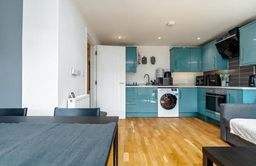Chute Forest Apartamento | Cozy 2BR flat near Stonehenge w/balcony