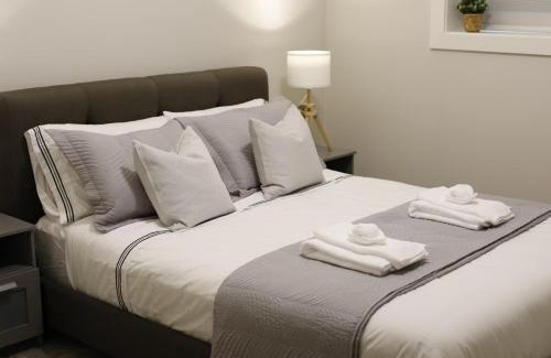 Willoughby Casa | Cozy 2BR for Family & Private Parking & Near Mall