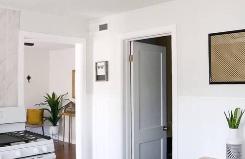 Sheridan Casa | Cozy 2BR Getaway & Sleep 6 | The Emerald City Bungalow