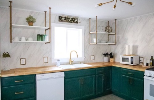 Sheridan Casa | Cozy 2BR Getaway & Sleep 6 | The Emerald City Bungalow