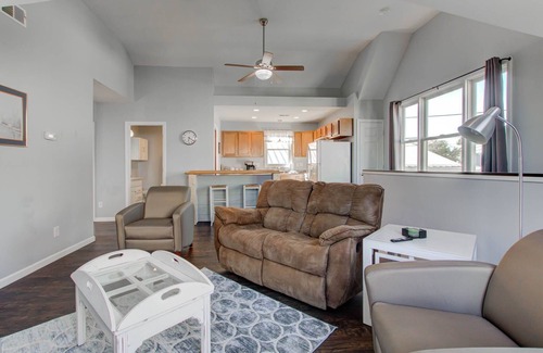 Noblesville Casa | Cozy 2BR Guesthouse! Walk to Downtown Noblesville!