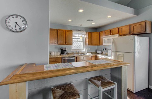 Noblesville Casa | Cozy 2BR Guesthouse! Walk to Downtown Noblesville!