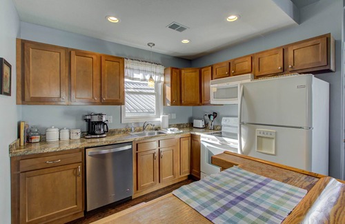 Noblesville Casa | Cozy 2BR Guesthouse! Walk to Downtown Noblesville!