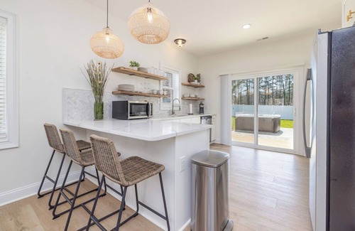 Littleton Casa | Cozy 2BR, Hot tub, Wi-Fi, Pet Friendly, Firepit