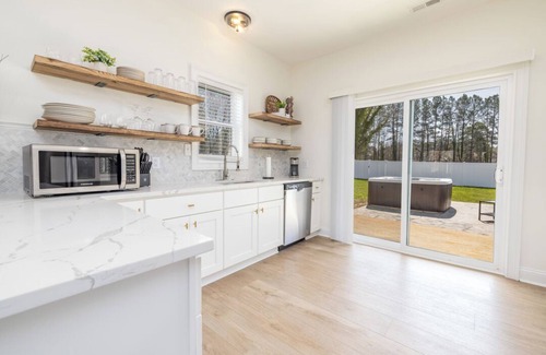 Littleton Casa | Cozy 2BR, Hot tub, Wi-Fi, Pet Friendly, Firepit
