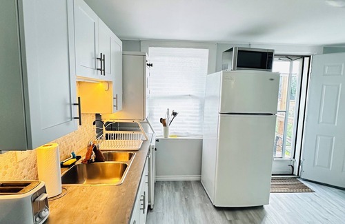 Peterborough Casa | Cozy 2BR House Near Centre with Patio, BBQ, Backyard, and Netflix