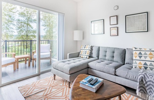 Redmond Apartamento | Cozy 2BR in Redmond, Rooftop + Pet-Friendly