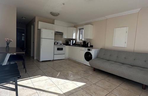 Marpole Casa | Cozy 2BR in West Side Kitchen & Living