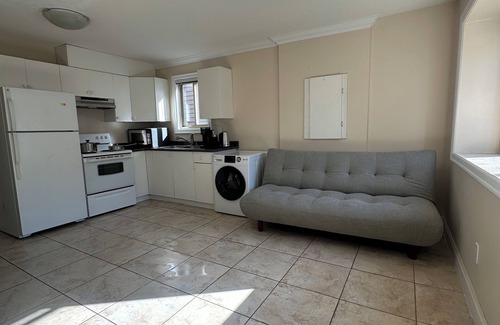 Marpole Casa | Cozy 2BR in West Side Kitchen & Living