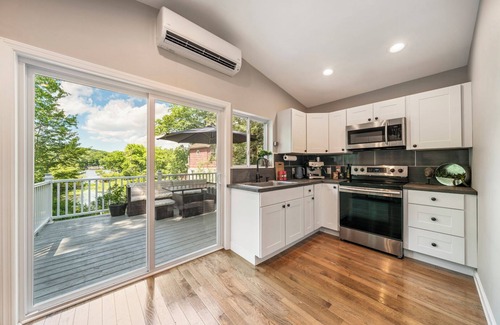 Andover Casa | Cozy 2br Lake House with Outdoor Barrel Sauna on Cranberry Lake