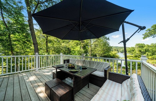 Andover Casa | Cozy 2br Lake House with Outdoor Barrel Sauna on Cranberry Lake