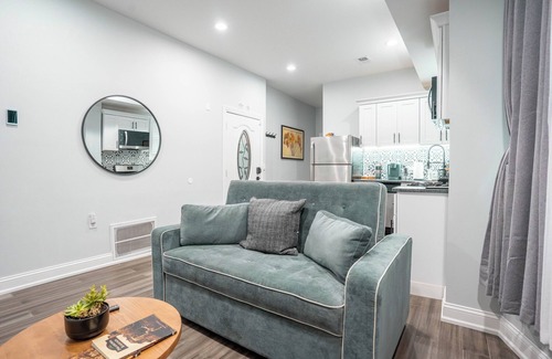 Garden Court Apartamento | Cozy 2BR Loft 2nd Floor Retreat / The Loft@Cedar Park Philadelphia