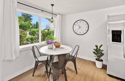 Moss Bay Casa | Cozy 2BR Lower Unit @DT Kirkland | Walk to Lake
