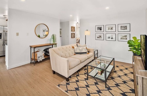 Moss Bay Casa | Cozy 2BR Lower Unit @DT Kirkland | Walk to Lake