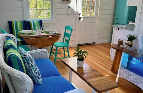Rockport Cabaña | Cozy 2BR ocean breeze cottage, AC, wifi, streaming tv, parking.