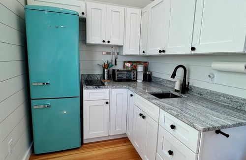Rockport Cabaña | Cozy 2BR ocean breeze cottage, AC, wifi, streaming tv, parking.