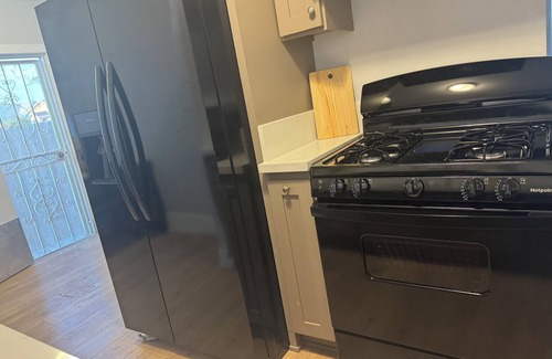 East Los Angeles Casa | Cozy 2BR retreat in Los Angeles near shops, dining, and local attractions