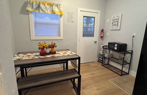 East Los Angeles Casa | Cozy 2BR retreat in Los Angeles near shops, dining, and local attractions
