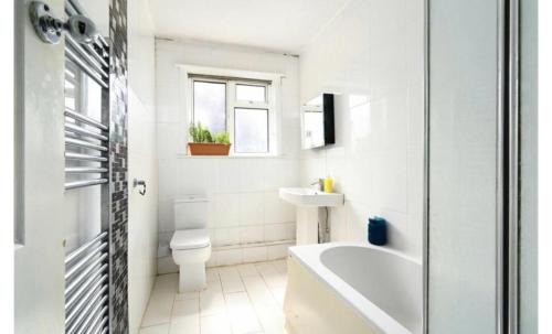 Finsbury Park Apartamento | Cozy 2BR Retreat, London Rental!