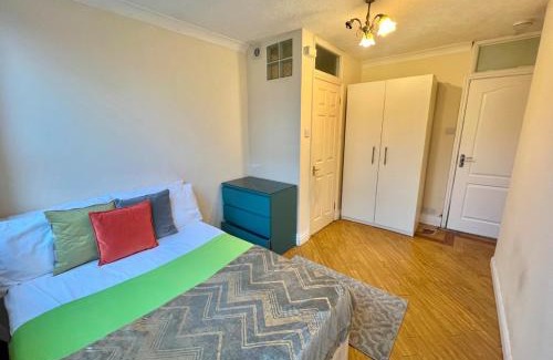 Finsbury Park Apartamento | Cozy 2BR Retreat, London Rental!