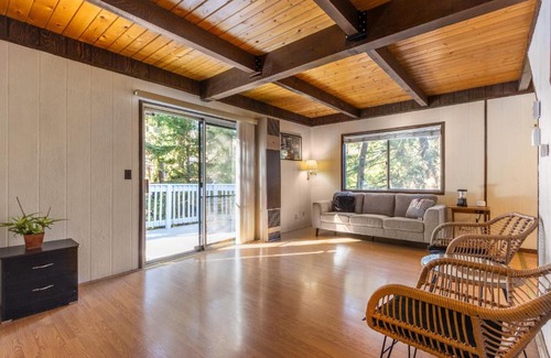 Crestline Casa | Cozy 2BR Retreat Near Lake Grego with Mountain Views