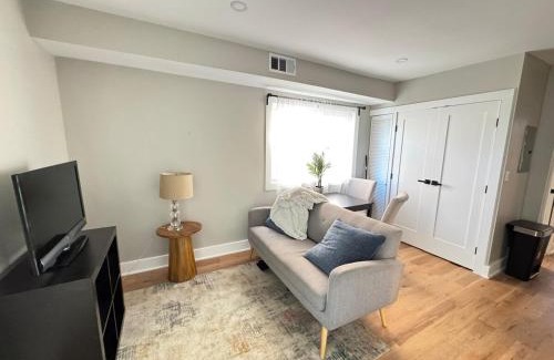 Northeast Apartamento | Cozy 2BR Updated Condo in DC