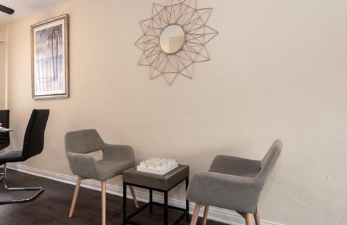 Bay Park Apartamento | Cozy 2BR w/ Gym & Pool -15 mins to Mission Beach!