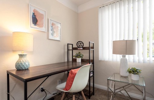 Bay Park Apartamento | Cozy 2BR w/ Gym & Pool -15 mins to Mission Beach!