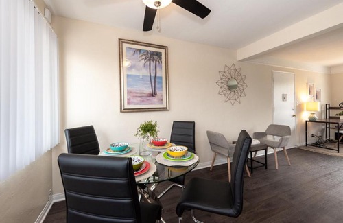 Bay Park Apartamento | Cozy 2BR w/ Gym & Pool -15 mins to Mission Beach!