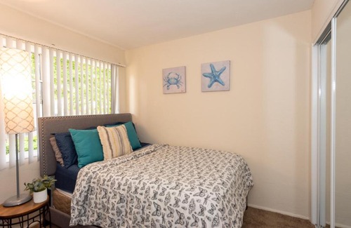 Bay Park Apartamento | Cozy 2BR w/ Gym & Pool -15 mins to Mission Beach!