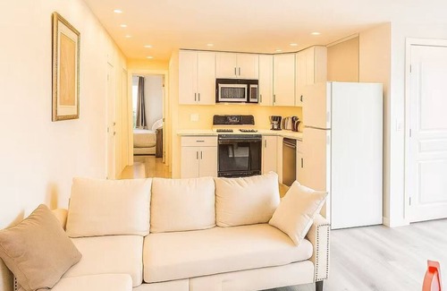 Shoreline Casa | Cozy 2BR w/WiFi and AC Near UW, Northgate, Golf & All Amenities in Shoreline