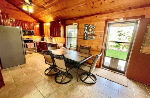 Chico Casa | Cozy 2BR waterfront lake escape.